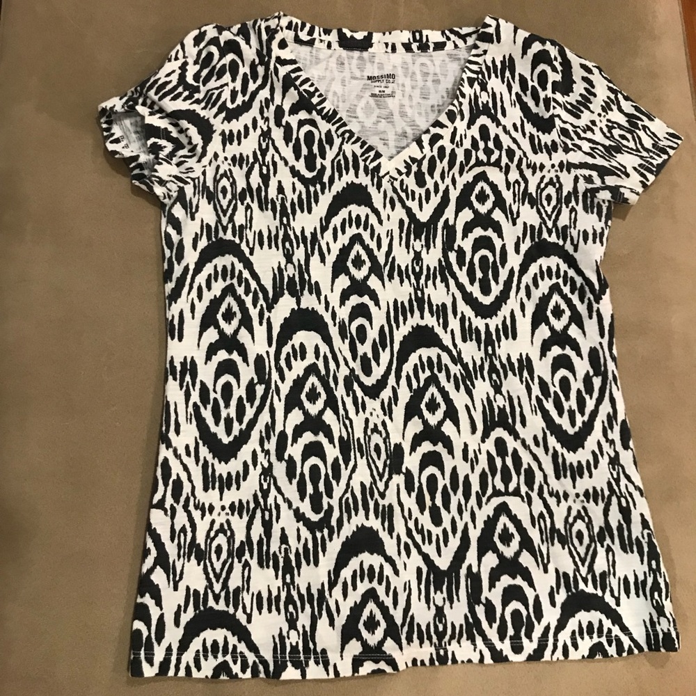 V Neck T-shirt With Pattern
